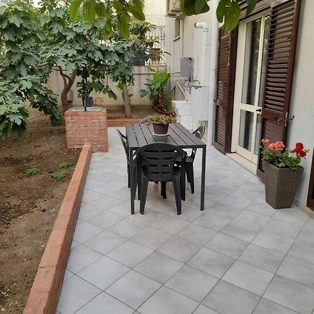 Casa Vacanza Tobruk 卡斯泰拉马莱 外观 照片