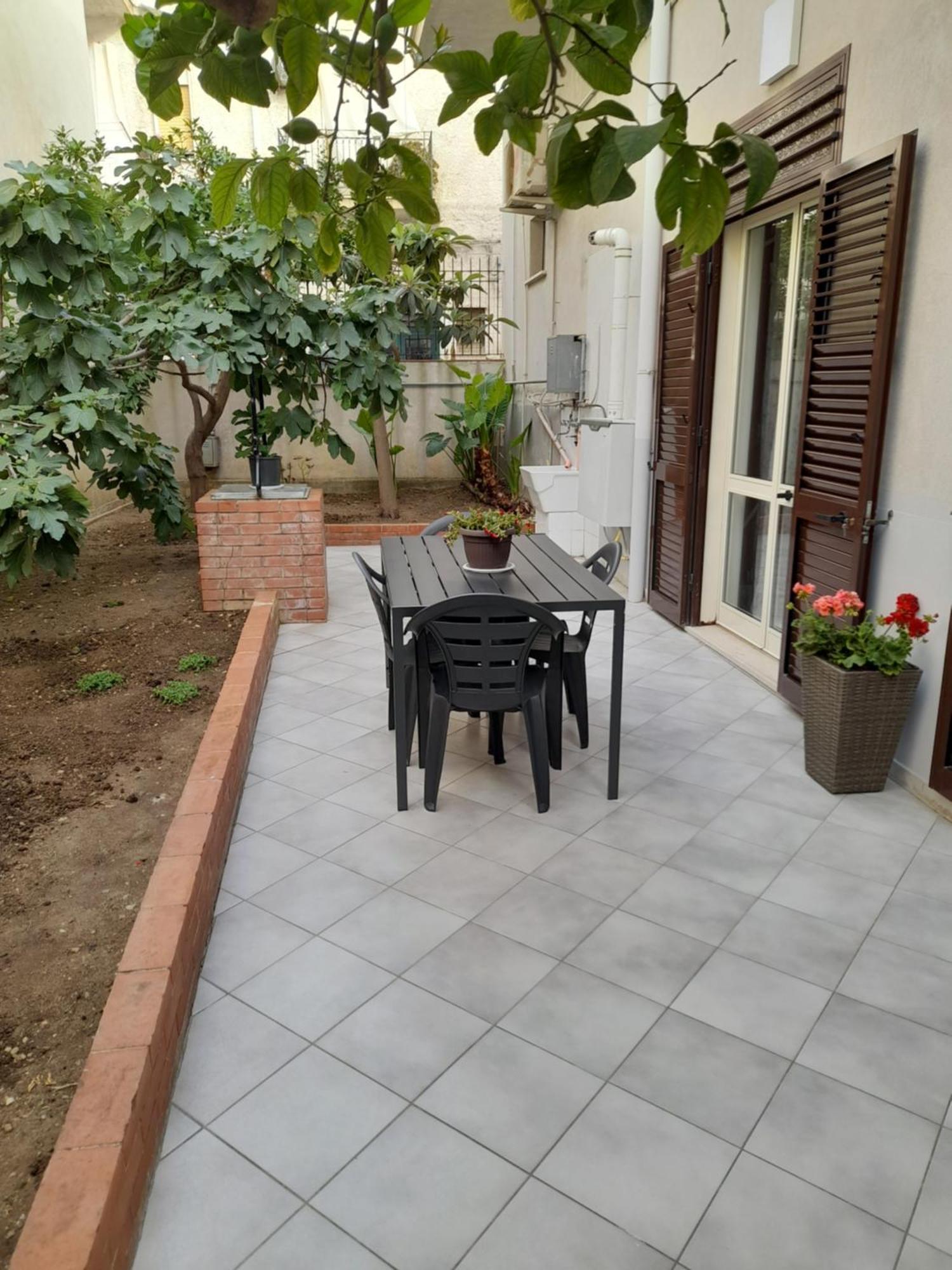 Casa Vacanza Tobruk 卡斯泰拉马莱 外观 照片