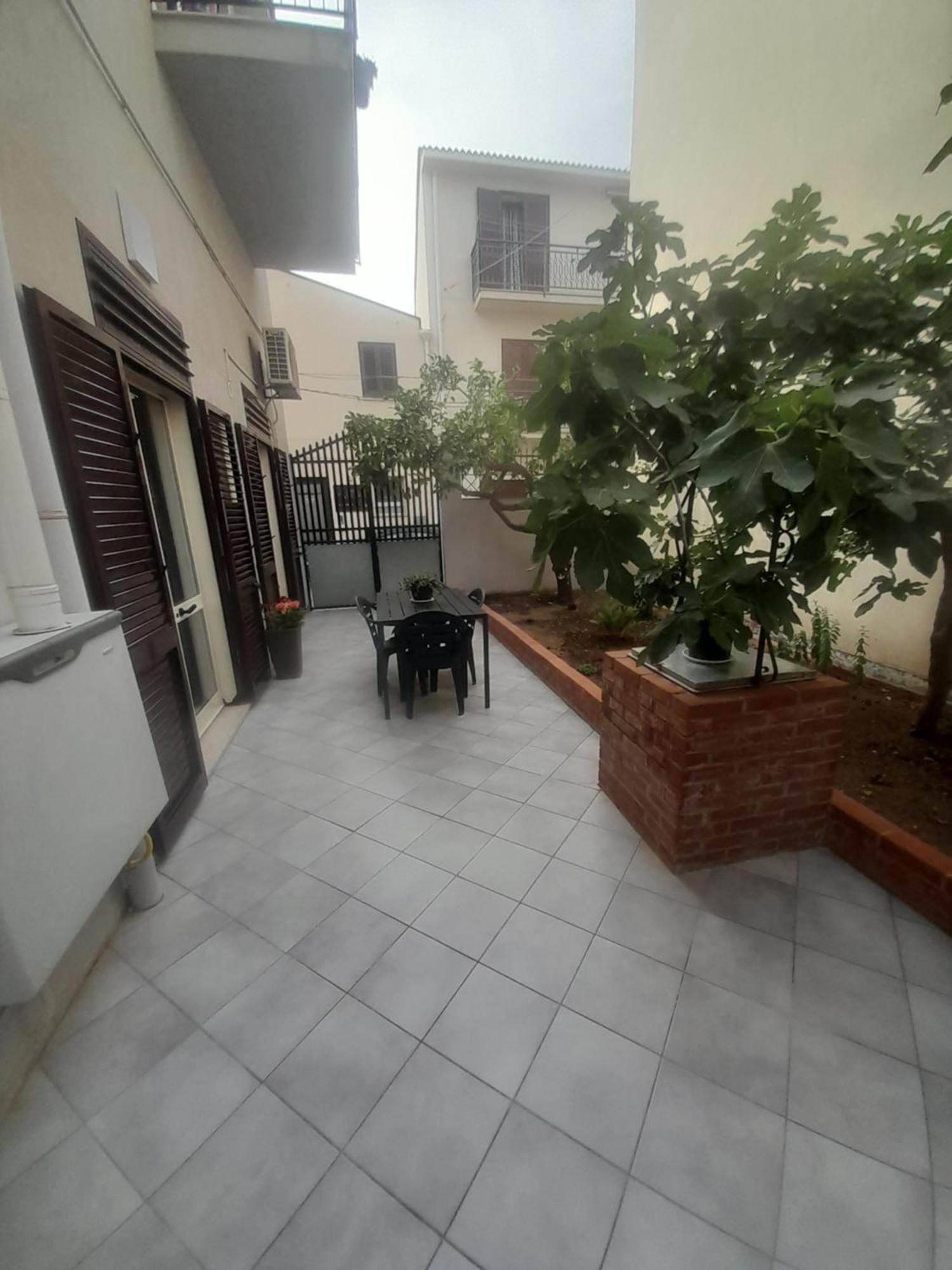 Casa Vacanza Tobruk 卡斯泰拉马莱 外观 照片